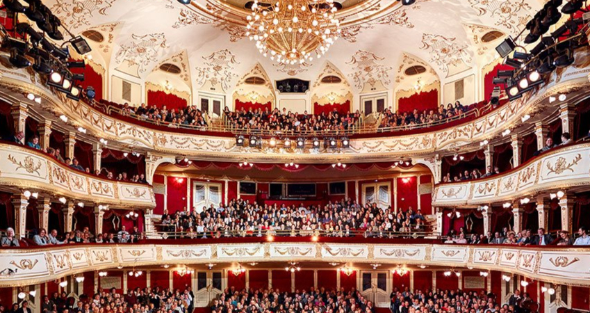 Jegyelővét a Vígszínházban